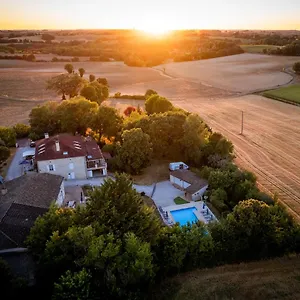 Le Petit Bleu D'hotes Bed and breakfast